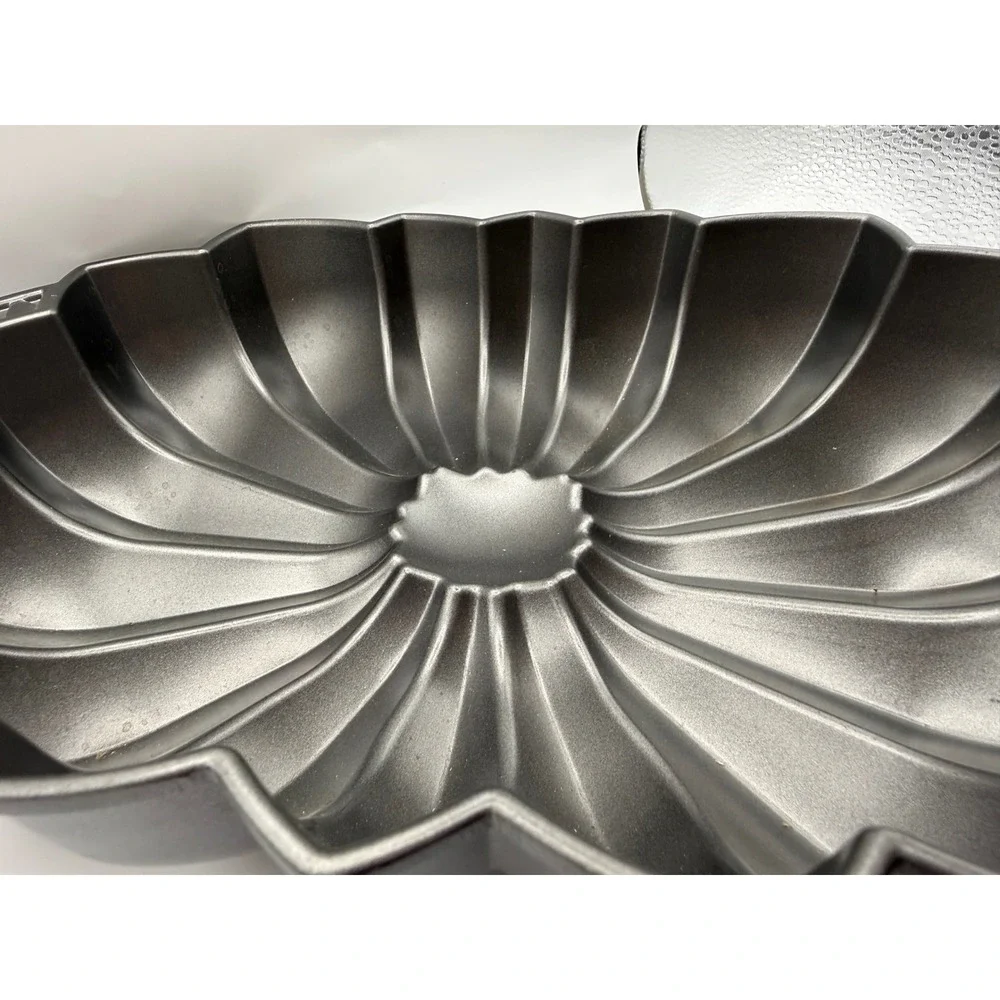 Wilton Flower Petal Cake Pan Cast Aluminum Non-Stick Gray Floral Baking Mold